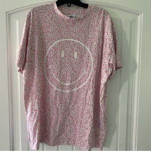 Cotton On size Medium relaxed boyfriend tee with a smily face